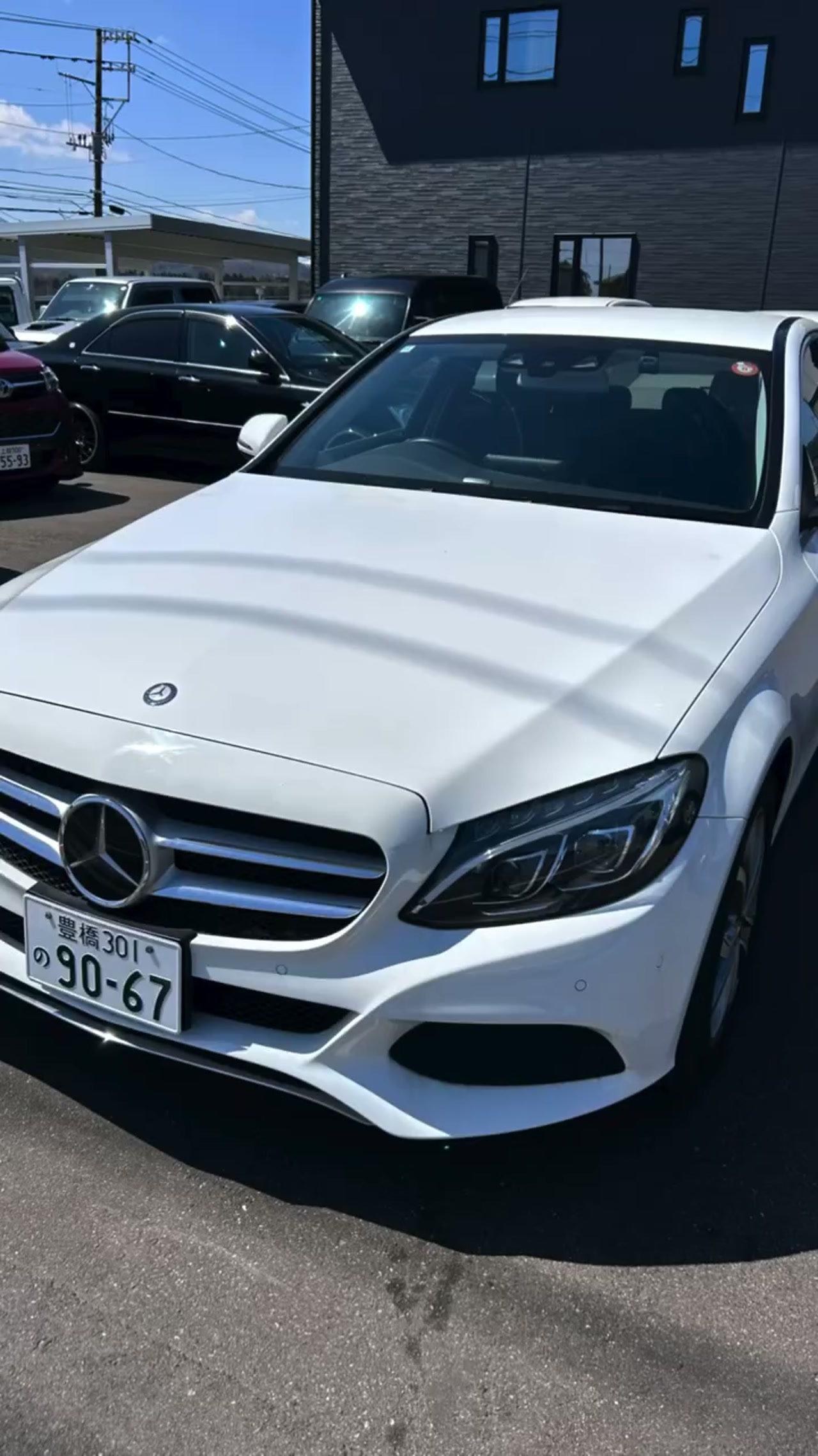 上越市ほしのじどうしゃに入荷したメルセデス・ベンツ C200 白いボディの正面外観