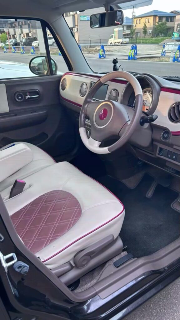 アルトラパンショコラ 運転席のインテリア