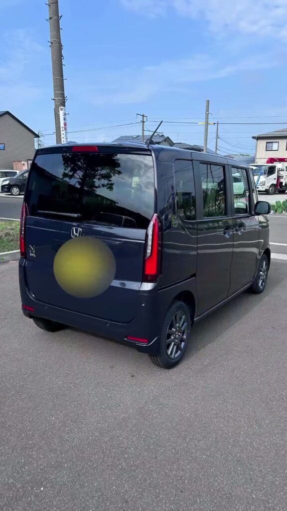 ホンダN-BOXのリア斜め外観