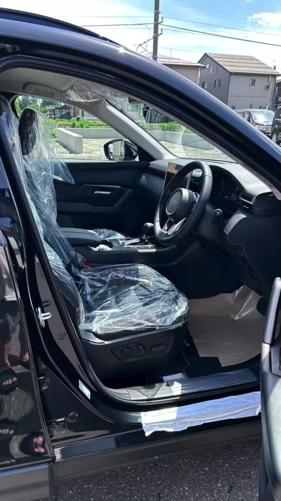 新型CX-5の運転席まわりと大画面ディスプレイ