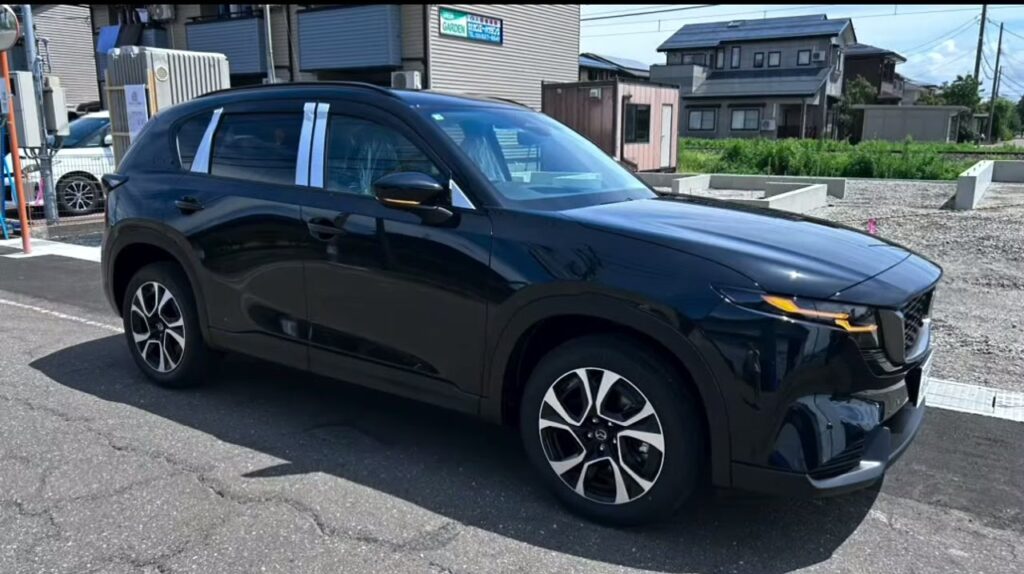 マツダ新型CX-5のサイドビューとアルミホイール